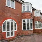 Five Bedroom Holiday House York Centre - Peace House - 56 Sycamore Terrace