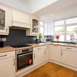 Five Bedroom Holiday House York Centre - Peace House - 56 Sycamore Terrace